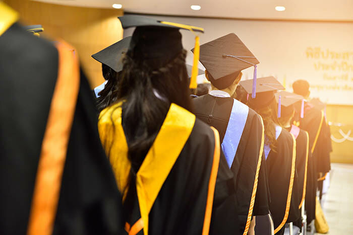 Online Courses v College Degree Comparison by iPhotography.com