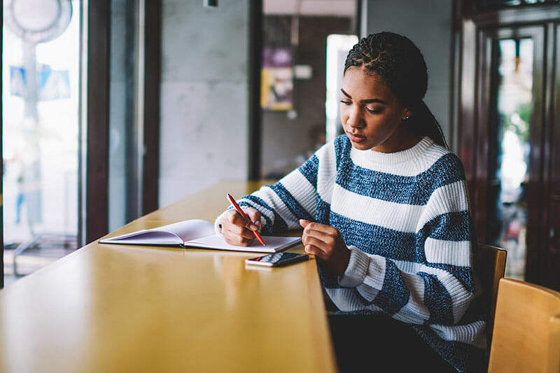 Online Courses v College Degree Comparison by iPhotography.com