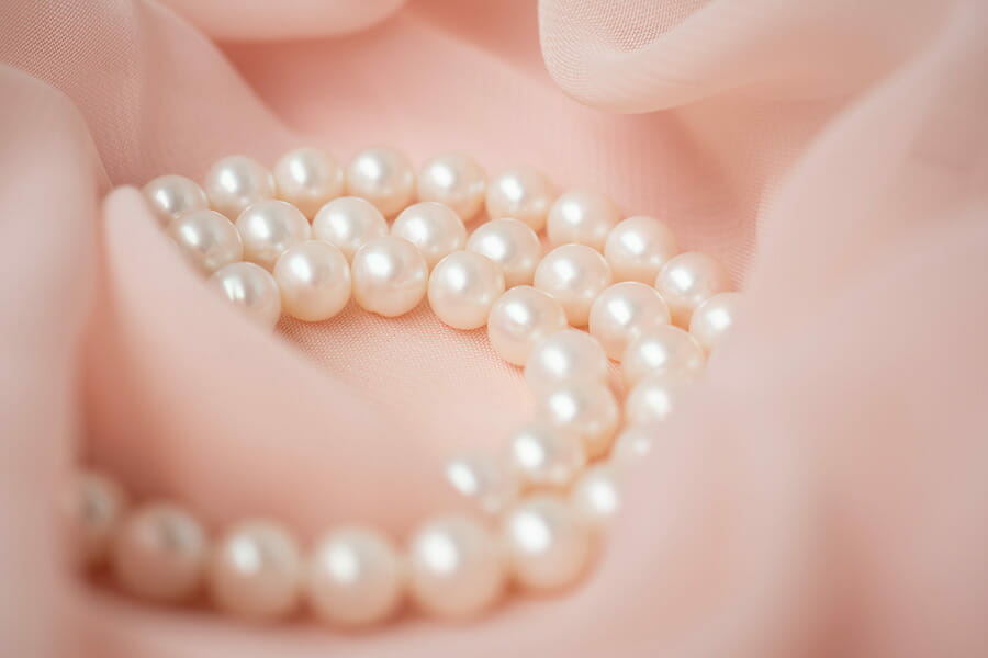 How to Photograph Jewelry by iPhotography.com