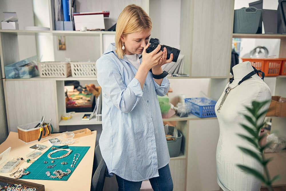 How to Photograph Jewelry by iPhotography.com