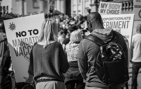 10 Street Photography Tips for Beginners by iPhotography.com