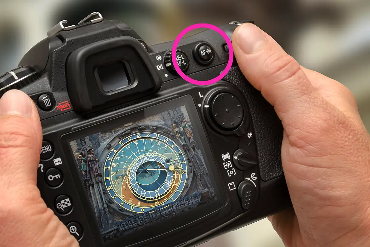 back of a camera with a pink circle denoting back button focus AF-ON